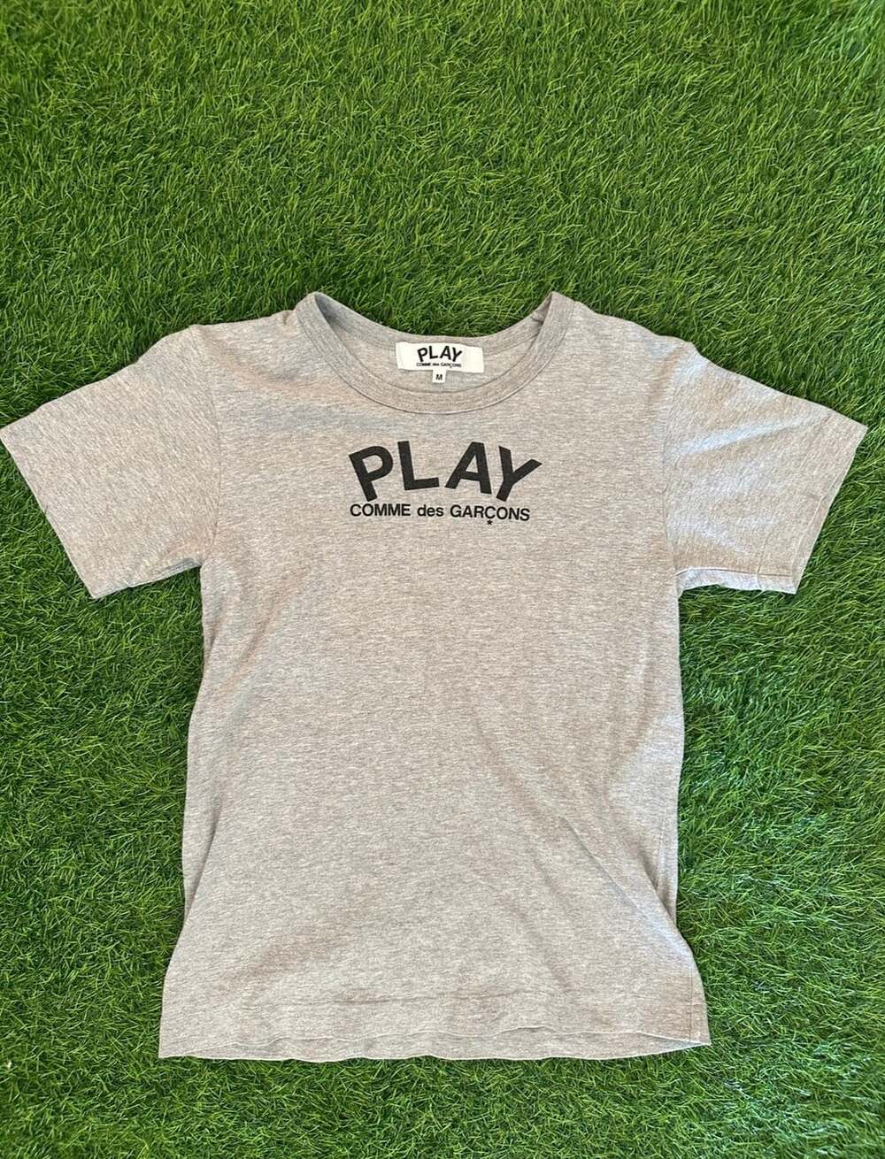 COMME des GARÇONS PLAY T-Shirt Size M Grey Big Black Heart